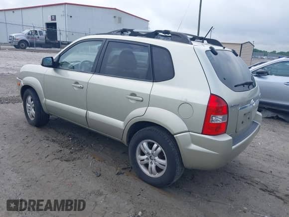 2008 Hyundai Tucson SE with VIN KM8JN12D98U905929, listed as a IAAI auction lot 42366117 with 176,864 mi miles and . Bid and sale history available at DreamBid. Image 3.