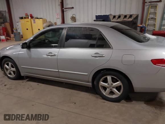 2003 Honda Accord EX z VIN JHMCM55623C053506, wystawiony jako IAAI lot #41572271 z przebiegiem 199 802 mil mil oraz . Historia ofert i sprzedaży dostępna na DreamBid. Obrazek 14.