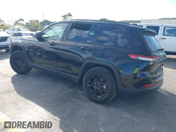 2024 Jeep Grand Cherokee Altitude with VIN 1C4RJHAG1R8506966, listed as a IAAI auction lot 41677936 with 29,764 mi miles and . Bid and sale history available at DreamBid. Image 3.