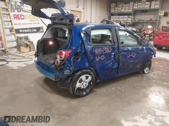 2013 Chevrolet Sonic LS z VIN 1G1JA6SHXD4176715, wystawiony jako IAAI lot #41184380 z przebiegiem 169 474 mil mil oraz . Historia ofert i sprzedaży dostępna na DreamBid. Obrazek 4.