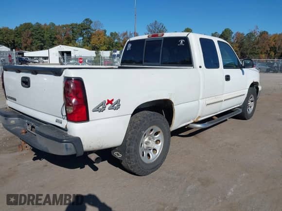 2007 Chevrolet Silverado 1500 LT3 with VIN 1GCEK19B57Z105424, listed as a IAAI auction lot 43516488 with 197,074 mi miles and . Bid and sale history available at DreamBid. Image 4.