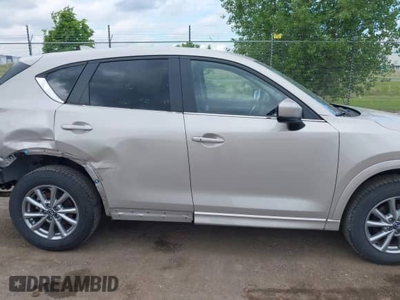 2025 Mazda CX-5 S Preferred z VIN JM3KFBCL1S0582774, wystawiony jako IAAI lot #42355004 z przebiegiem 15 343 mil mil oraz . Historia ofert i sprzedaży dostępna na DreamBid. Obrazek 14.