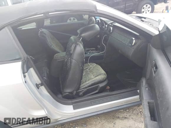 2006 Ford Mustang Standard с VIN 1ZVFT84N465244300, выставлен на аукционе IAAI как лот 42802624 с пробегом Не указан миль и . История ставок и продаж доступна на DreamBid. Изображение 5.