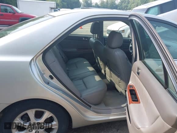2005 Toyota Camry LE with VIN 4T1BF30K95U618245, listed as a IAAI auction lot 42884700 with 260,636 mi miles and . Bid and sale history available at DreamBid. Image 8.