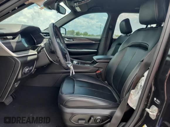 2024 Jeep Grand Cherokee Limited with VIN 1C4RJHBG5RC163087, listed as a Copart auction lot 65805715 with 8,627 mi miles and Salvage title. Bid and sale history available at DreamBid. Image 7.