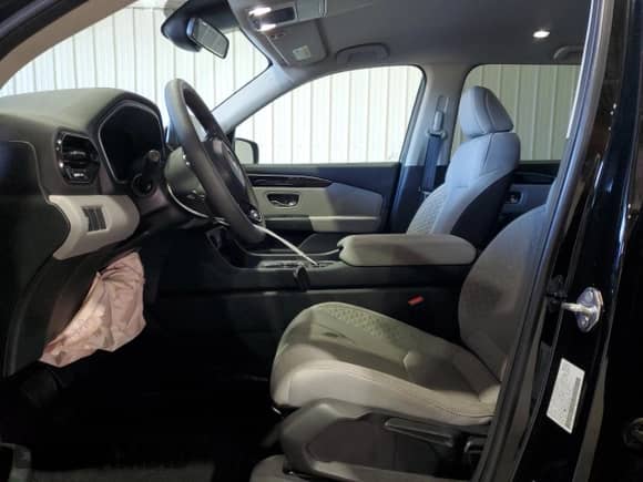 2023 Honda Pilot LX с VIN 5FNYG1H26PB055901, выставлен на аукционе Copart как лот 70929175 с пробегом 37 272 миль миль и Списание • Salvage title. История ставок и продаж доступна на DreamBid. Изображение 7.