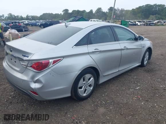 2011 Hyundai Sonata Hybrid with VIN KMHEC4A43BA005787, listed as a IAAI auction lot 43334157 with 120,805 mi miles and . Bid and sale history available at DreamBid. Image 4.