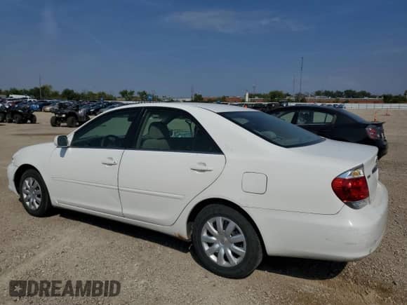 2006 Toyota Camry STD z VIN 4T1BE32K66U701715, wystawiony jako Copart lot #80918035 z przebiegiem 273 660 mil mil oraz Czysty tytuł • Clean title. Historia ofert i sprzedaży dostępna na DreamBid. Obrazek 2.