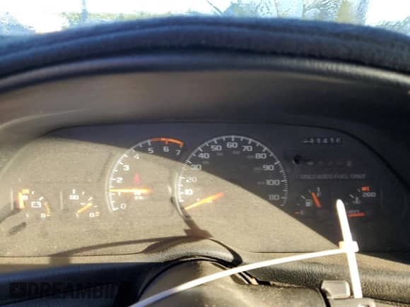 1994 Chevrolet Camaro Z28 z VIN 2G1FP32P8R2181256, wystawiony jako Copart lot #77102694 z przebiegiem 211 416 mil mil oraz Czysty tytuł • Clean title. Historia ofert i sprzedaży dostępna na DreamBid. Obrazek 9.