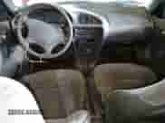 2001 Chevrolet Metro Lsi z VIN 2C1MR522116702059, wystawiony jako Copart lot #47875975 z przebiegiem 212 201 mil mil oraz Czysty tytuł • Clean title. Historia ofert i sprzedaży dostępna na DreamBid. Obrazek 8.