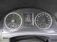 2013 Volkswagen Tiguan SE z VIN WVGAV3AX9DW613283, wystawiony jako IAAI lot #41954359 z przebiegiem 147 525 mil mil oraz . Historia ofert i sprzedaży dostępna na DreamBid. Obrazek 7.