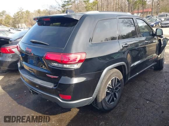 2019 Jeep Grand Cherokee Trailhawk z VIN 1C4RJFLT6KC641507, wystawiony jako IAAI lot #41300106 z przebiegiem 87 802 mil mil oraz . Historia ofert i sprzedaży dostępna na DreamBid. Obrazek 4.