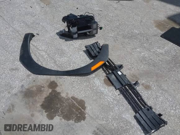 2025 Hyundai Santa Fe SEL with VIN 5NMP24G19SH047304, listed as a IAAI auction lot 42953913 with 5,966 mi miles and . Bid and sale history available at DreamBid. Image 12.