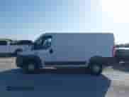 2018 Ram ProMaster Cargo z VIN 3C6TRVAG5JE105080, wystawiony jako IAAI lot #42824369 z przebiegiem 243 655 mil mil oraz . Historia ofert i sprzedaży dostępna na DreamBid. Obrazek 14.