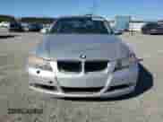 2007 BMW 3 Series 328xi z VIN WBAVC73557KP33136, wystawiony jako Copart lot #85649935 z przebiegiem 178 613 mil mil oraz Czysty tytuł • Clean title. Historia ofert i sprzedaży dostępna na DreamBid. Obrazek 5.