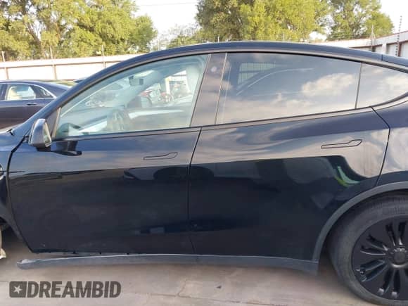 2023 Tesla Model Y Long Range z VIN 7SAYGAEE7PF767951, wystawiony jako IAAI lot #43128878 z przebiegiem 36 431 mil mil oraz . Historia ofert i sprzedaży dostępna na DreamBid. Obrazek 14.