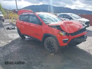 2020 Jeep Compass Sport z VIN 3C4NJDAB5LT242848, wystawiony jako IAAI lot #43480143 z przebiegiem 29 757 mil mil oraz . Historia ofert i sprzedaży dostępna na DreamBid. Obrazek 1.