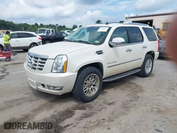 2008 Cadillac Escalade с VIN 1GYFK63818R135174, выставлен на аукционе IAAI как лот 42756625 с пробегом 166 062 миль миль и . История ставок и продаж доступна на DreamBid. Изображение 2.