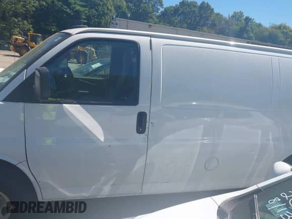 2020 Chevrolet Express Cargo with VIN 1GCWGAFP0L1275091, listed as a IAAI auction lot 43069625 with 65,952 mi miles and . Bid and sale history available at DreamBid. Image 14.