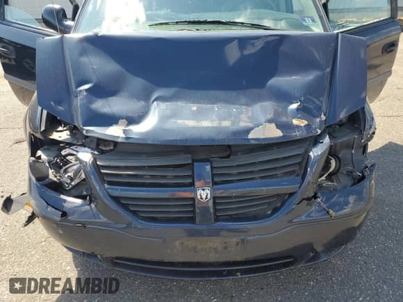 2007 Dodge Grand Caravan SE z VIN 1D4GP24RX7B255934, wystawiony jako Copart lot #71168815 z przebiegiem 72 676 mil mil oraz Szkoda całkowita • Salvage title. Historia ofert i sprzedaży dostępna na DreamBid. Obrazek 12.