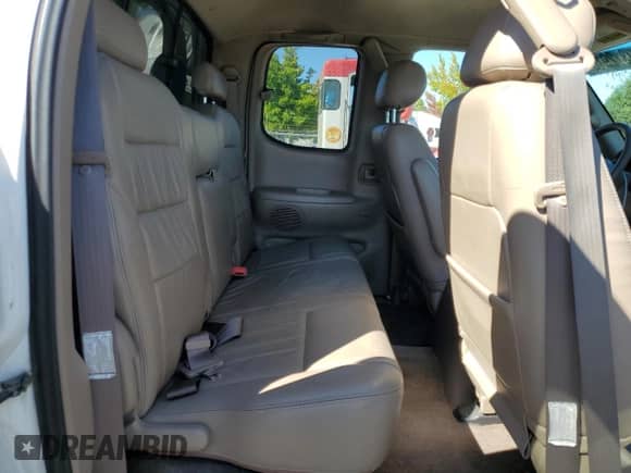 2001 Toyota Tundra Limited z VIN 5TBBT48191S126028, wystawiony jako Copart lot #80312915 z przebiegiem 230 773 mil mil oraz Czysty tytuł • Clean title. Historia ofert i sprzedaży dostępna na DreamBid. Obrazek 10.