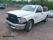 2019 Ram 1500 Tradesman z VIN 3C6JR6DT9KG506966, wystawiony jako IAAI lot #42801721 z przebiegiem 46 685 mil mil oraz . Historia ofert i sprzedaży dostępna na DreamBid. Obrazek 2.