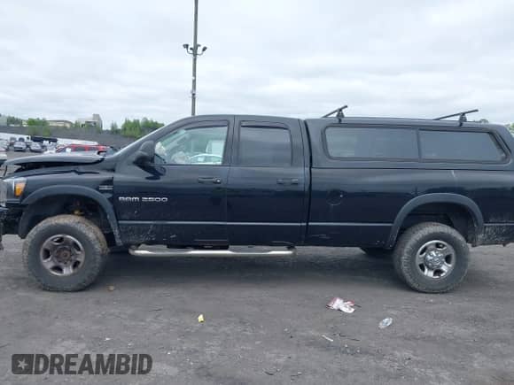 2006 Dodge 2500 SLT z VIN 3D7KS28D26G113044, wystawiony jako IAAI lot #42308656 z przebiegiem 176 245 mil mil oraz . Historia ofert i sprzedaży dostępna na DreamBid. Obrazek 14.