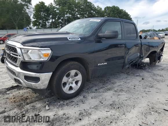 2023 Ram 1500 Big Horn z VIN 1C6RREBG4PN608354, wystawiony jako Copart lot #65951834 z przebiegiem 39 841 mil mil oraz Szkoda całkowita • Salvage title. Historia ofert i sprzedaży dostępna na DreamBid. Obrazek 1.