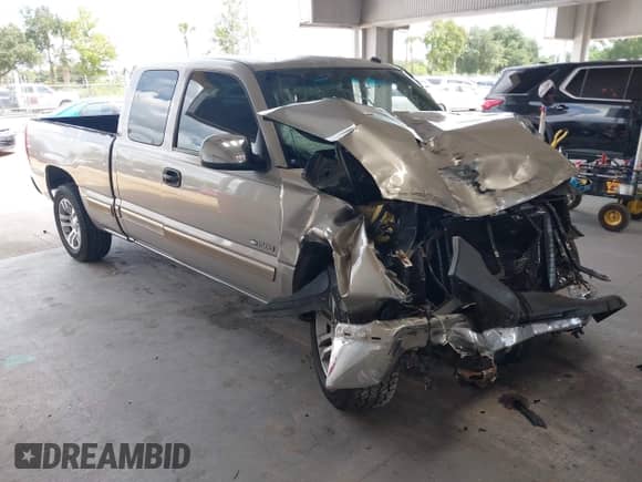2002 Chevrolet Silverado 1500 LS with VIN 2GCEC19T221427915, listed as a IAAI auction lot 43143055 with Not provided miles and . Bid and sale history available at DreamBid. Image 1.