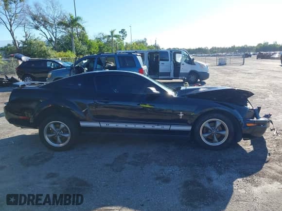 2006 Ford Mustang Standard with VIN 1ZVFT80N165210918, listed as a IAAI auction lot 43438713 with Not provided miles and . Bid and sale history available at DreamBid. Image 13.