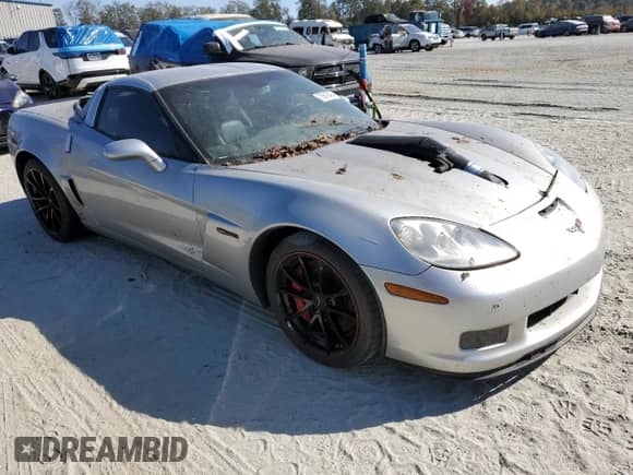 2006 Chevrolet Corvette Z06 z VIN 1G1YY26E565126935, wystawiony jako Copart lot #76618494 z przebiegiem 71 842 mil mil oraz Szkoda całkowita • Salvage title. Historia ofert i sprzedaży dostępna na DreamBid. Obrazek 4.