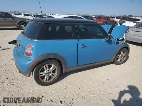 2013 MINI Hardtop with VIN WMWSU3C58DT683072, listed as a Copart auction lot 47483085 with 122,284 mi miles and Salvage title. Bid and sale history available at DreamBid. Image 3.