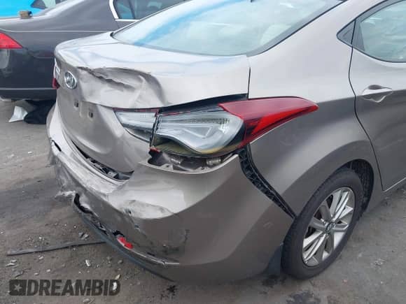 2016 Hyundai Elantra SE с VIN 5NPDH4AE3GH797921, выставлен на аукционе IAAI как лот 43338035 с пробегом 183 337 миль миль и . История ставок и продаж доступна на DreamBid. Изображение 17.