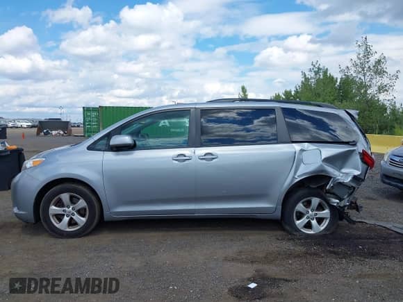 2017 Toyota Sienna LE Auto Access Seat with VIN 5TDKZ3DC5HS820605, listed as a IAAI auction lot 43106577 with 143,049 mi miles and . Bid and sale history available at DreamBid. Image 14.