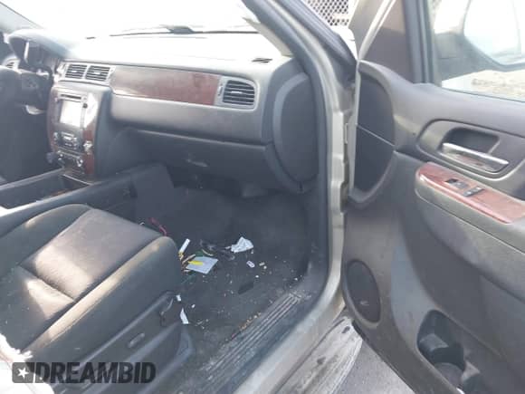 2014 Chevrolet Tahoe LS z VIN 1GNSKAE08ER161675, wystawiony jako IAAI lot #41859769 z przebiegiem 160 711 mil mil oraz . Historia ofert i sprzedaży dostępna na DreamBid. Obrazek 5.