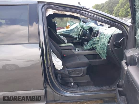 2019 Ford F-150 XL с VIN 1FTEW1CP3KFD49060, выставлен на аукционе IAAI как лот 43040977 с пробегом 83 193 миль миль и . История ставок и продаж доступна на DreamBid. Изображение 5.