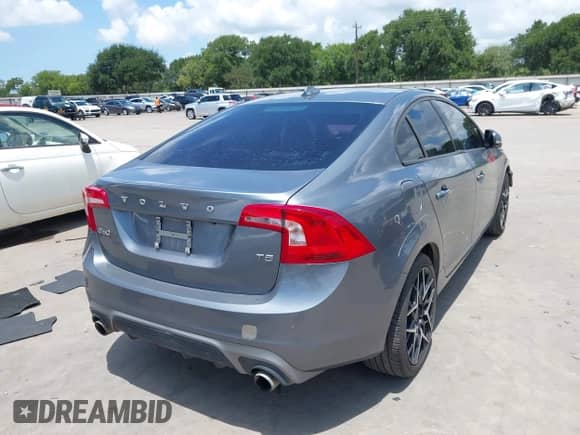 2017 Volvo S60 Dynamic с VIN YV126MFL1H2436740, выставлен на аукционе IAAI как лот 42602343 с пробегом 136 760 миль миль и . История ставок и продаж доступна на DreamBid. Изображение 4.