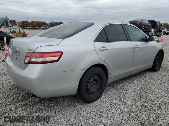 2011 Toyota Camry LE with VIN 4T1BF3EK7BU777687, listed as a Copart auction lot 82727915 with 300,034 mi miles and Clean title. Bid and sale history available at DreamBid. Image 3.
