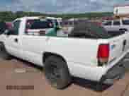 2002 GMC Sierra 1500 SL z VIN 1GTEC14V62Z900828, wystawiony jako IAAI lot #43205215 z przebiegiem Nie podano mil oraz . Historia ofert i sprzedaży dostępna na DreamBid. Obrazek 3.