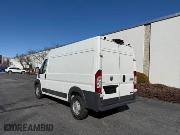 2014 Ram ProMaster z VIN 3C6TRVCD0EE130171, wystawiony jako Copart lot #58614465 z przebiegiem 160 154 mil mil oraz Czysty tytuł • Clean title. Historia ofert i sprzedaży dostępna na DreamBid. Obrazek 3.