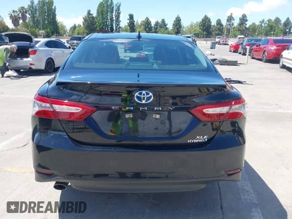 2020 Toyota Camry Hybrid XLE z VIN 4T1F31AK4LU526096, wystawiony jako IAAI lot #42213926 z przebiegiem 102 881 mil mil oraz . Historia ofert i sprzedaży dostępna na DreamBid. Obrazek 17.