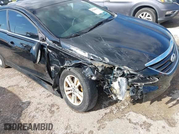 2014 Hyundai Sonata GLS z VIN 5NPEB4AC5EH845825, wystawiony jako IAAI lot #43268050 z przebiegiem 136 252 mil mil oraz . Historia ofert i sprzedaży dostępna na DreamBid. Obrazek 6.