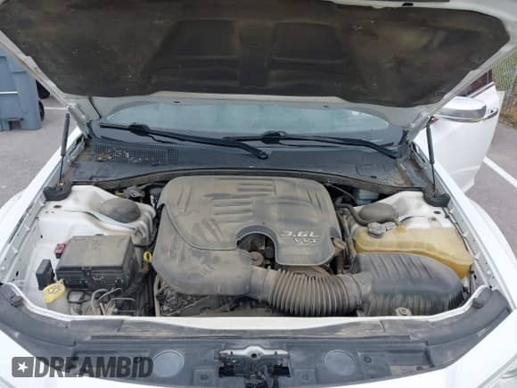 2011 Chrysler 300 Limited z VIN 2C3CA5CG0BH528267, wystawiony jako IAAI lot #43125379 z przebiegiem 182 889 mil mil oraz . Historia ofert i sprzedaży dostępna na DreamBid. Obrazek 10.