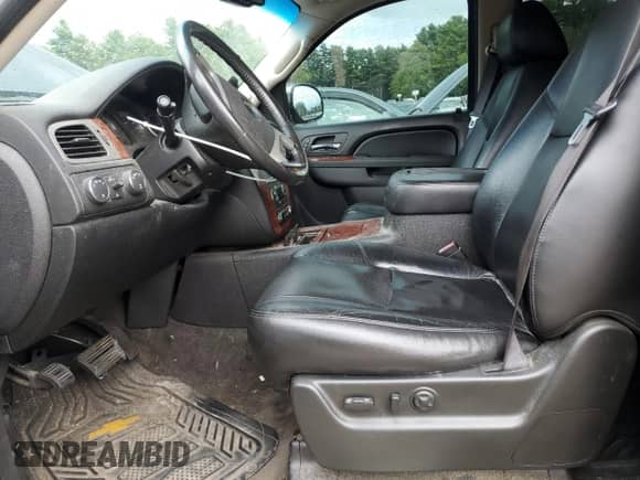 2011 Chevrolet Tahoe LTZ z VIN 1GNSKCE03BR218789, wystawiony jako Copart lot #71005005 z przebiegiem 148 342 mil mil oraz Czysty tytuł • Clean title. Historia ofert i sprzedaży dostępna na DreamBid. Obrazek 7.