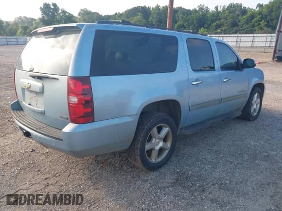 2011 Chevrolet Suburban LT with VIN 1GNSCJE04BR293650, listed as a IAAI auction lot 42542728 with 201,991 mi miles and . Bid and sale history available at DreamBid. Image 4.