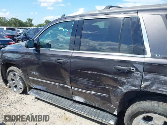 2018 Chevrolet Tahoe LT z VIN 1GNSCBKC1JR295374, wystawiony jako IAAI lot #42720457 z przebiegiem 137 581 mil mil oraz . Historia ofert i sprzedaży dostępna na DreamBid. Obrazek 14.