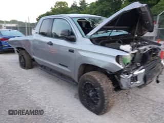 2020 Toyota Tundra SR с VIN 5TFUY5F1XLX876383, выставлен на аукционе IAAI как лот 42632195 с пробегом 69 458 миль миль и . История ставок и продаж доступна на DreamBid. Изображение 1.