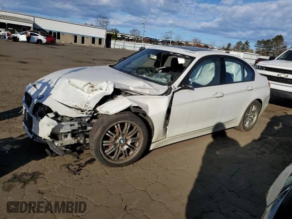 2013 BMW 3 Series 328i xDrive с VIN WBA3B5G58DNS04346, выставлен на аукционе Copart как лот 77405664 с пробегом Не указан миль и На запчасти • Non repairable. История ставок и продаж доступна на DreamBid. Изображение 1.