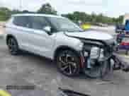 2023 Mitsubishi Outlander SE z VIN JA4J3UA88PZ060230, wystawiony jako IAAI lot #42748367 z przebiegiem 36 704 mil mil oraz . Historia ofert i sprzedaży dostępna na DreamBid. Obrazek 1.