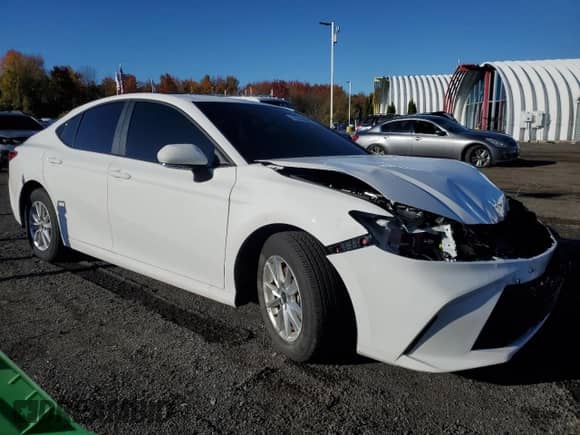 2025 Toyota Camry LE with VIN 4T1DAACK4SU115662, listed as a Copart auction lot 89495275 with 8,934 mi miles and Salvage title. Bid and sale history available at DreamBid. Image 4.
